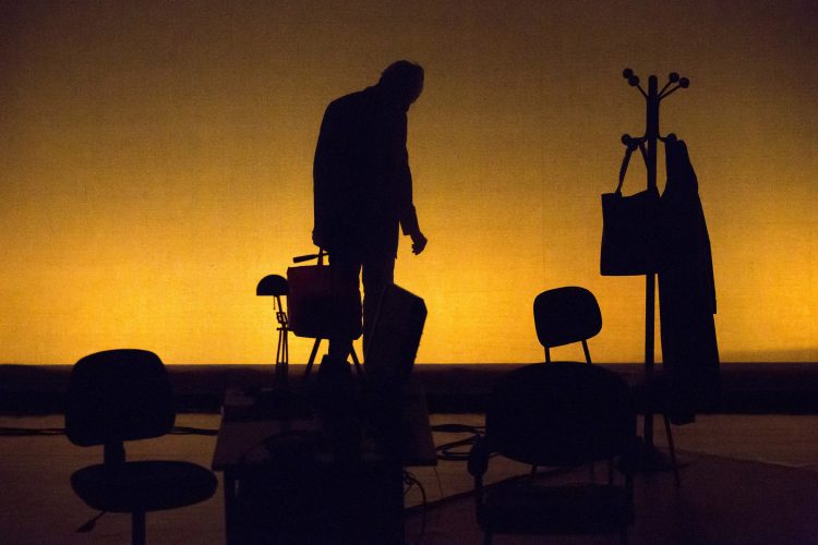 MIRA COMO TE OLVIDO (2018) 01